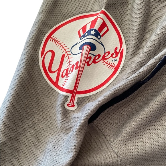 NWOT New York Yankee Hockey Jersey - Picture 5 of 9